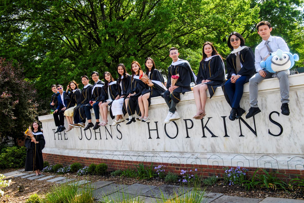 HopkinsGiving's tweet image. Happy Commencement Day Blue Jays!

#Commencement #ClassOf2025 #GoHop