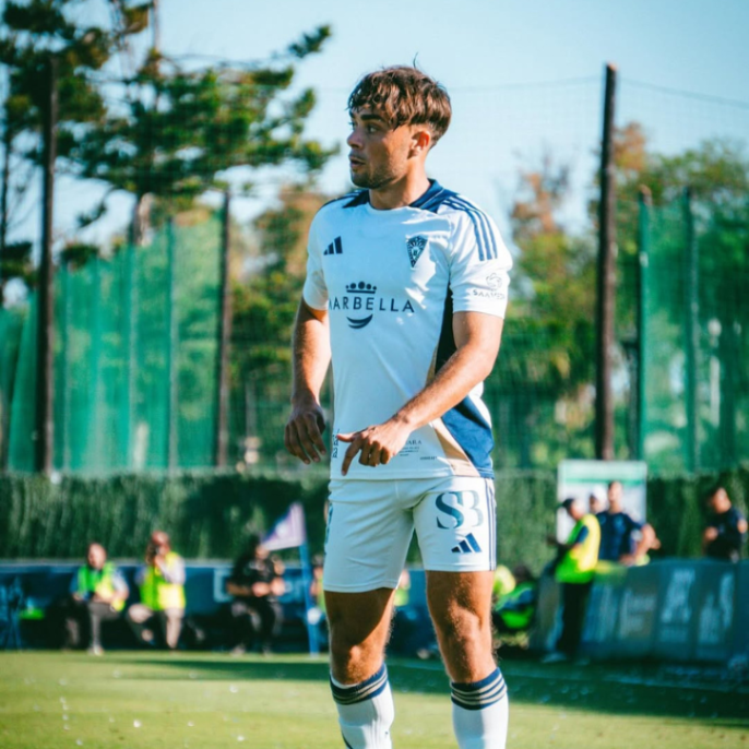 🔥 𝐓𝐎𝐃𝐎 𝐎 𝐍𝐀𝐃𝐀 🔥

📆 Sábado 24 | 🕖 19:00h
📍 Banús Football Center
⚔️ Marbella FC 🆚 Antequera CF

Una final. 90 minutos. El Marbella necesita ganar… y soñar.
¡A por ello, 𝐆𝐞𝐧𝐚𝐫! 💪🔵⚪

#ProneoSports