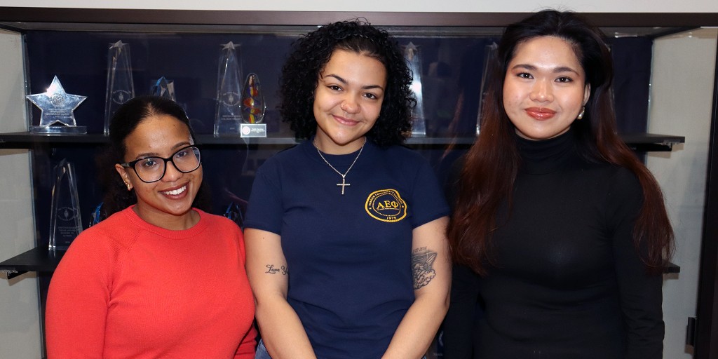 BergenCC (@bergencc) on Twitter photo Bergen honors students secure scholarships! Two students and one #BergenGrad secured $10,000 in scholarships from <a href="/PHITHETAKAPPA/">Phi Theta Kappa Honor Society</a>. Read the full story at ow.ly/pQpj50VOUHm.
#bergencc #learnbelongsucceed #PTKproud #scholarships Bergen honors students secure scholarships! Two students and one #BergenGrad secured $10,000 in scholarships from <a href="/PHITHETAKAPPA/">Phi Theta Kappa Honor Society</a>. Read the full story at ow.ly/pQpj50VOUHm.
#bergencc #learnbelongsucceed #PTKproud #scholarships