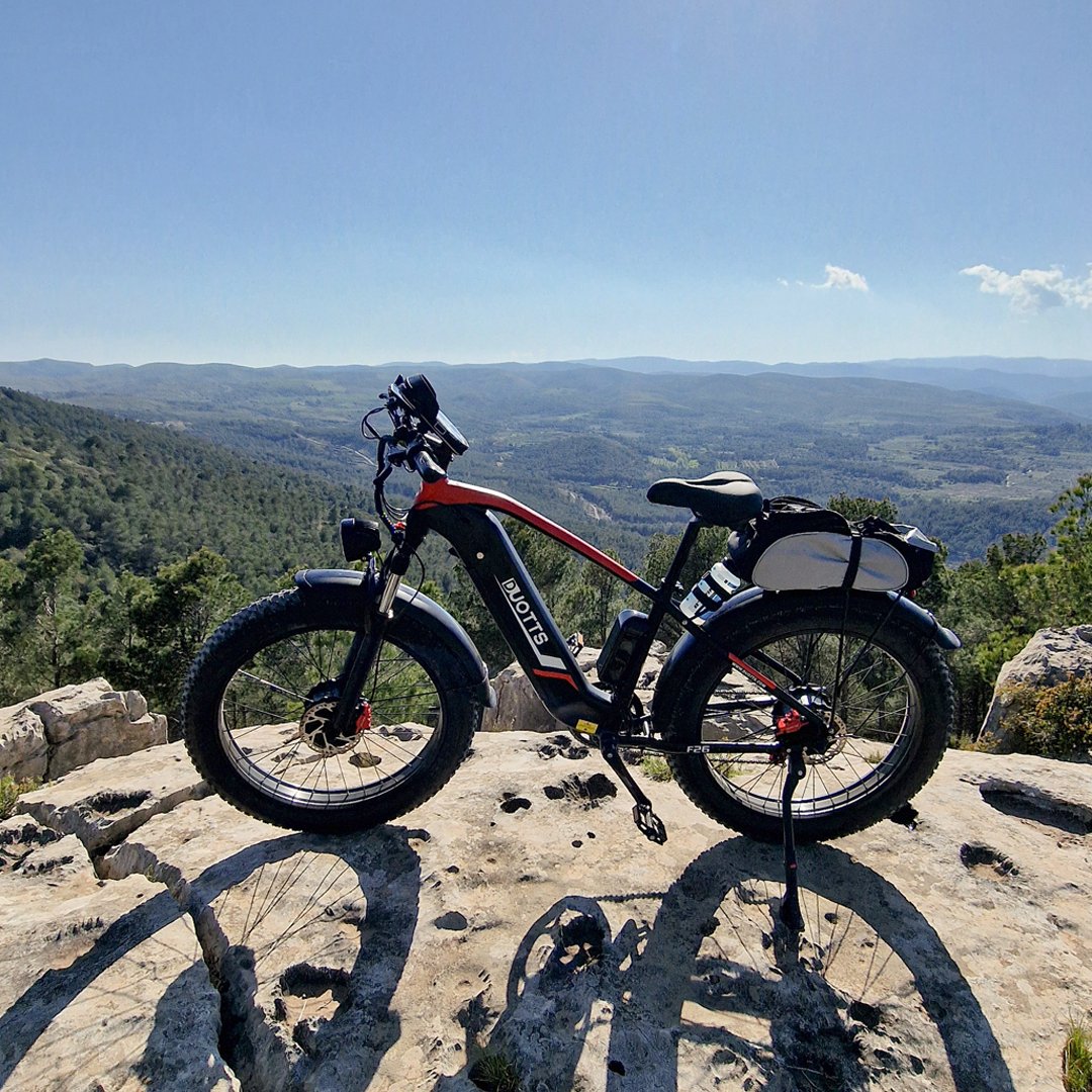 DUOTTS_E's tweet image. 🌄 Off-road riding isn’t just about conquering the road — it’s about experiencing the world.

Ride the F26 and explore the places that don’t show up on the map.
📍Start your adventure: duotts.com/products/f26

#DuottsF26 #RideToExplore #ElectricAdventure #FatBikeLife