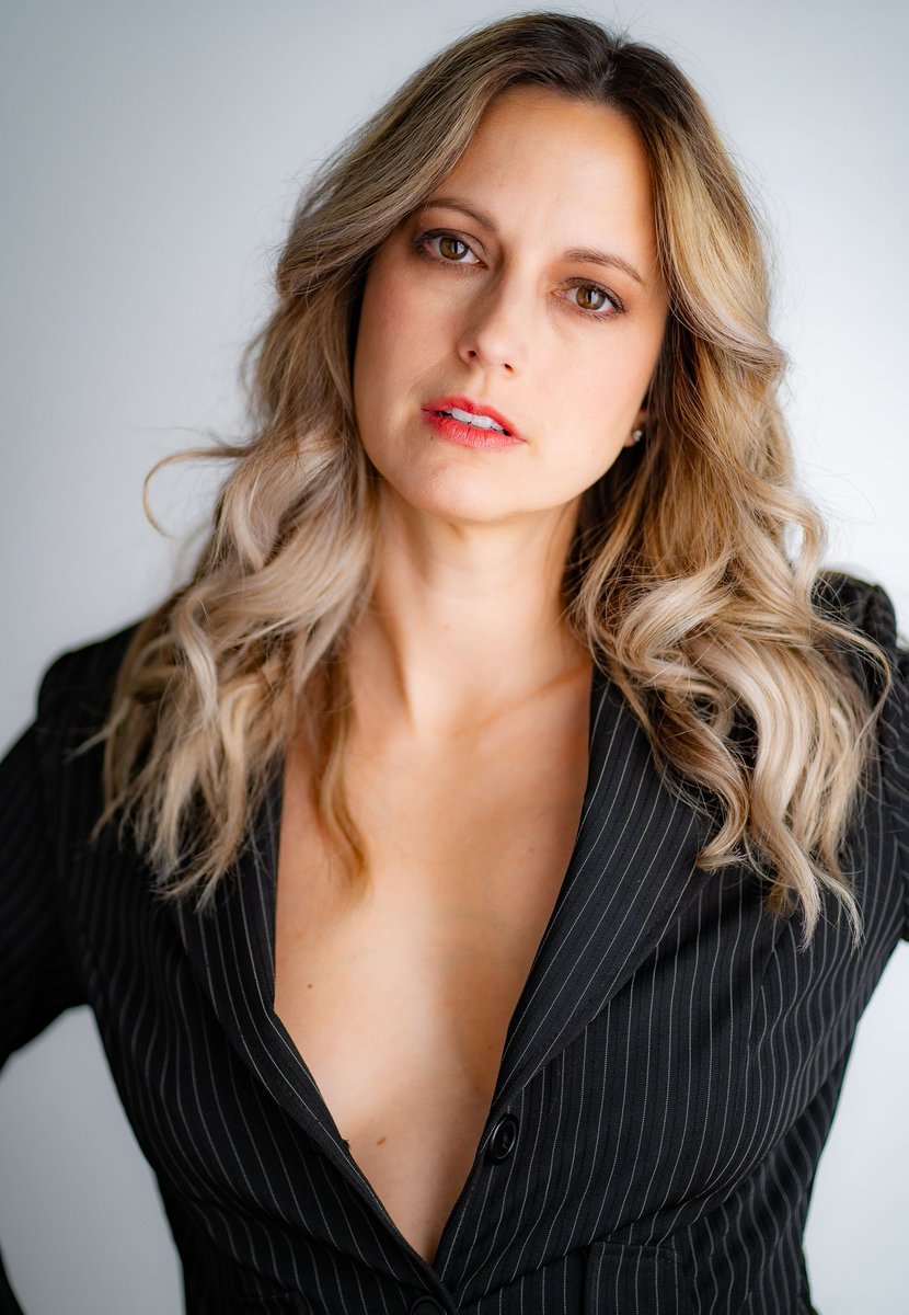 alyxlibby's tweet image. would you hire me…to play a vampire? 🩸 

📸 #ronfallicaphotography

#atlantaactor #blazer #evil