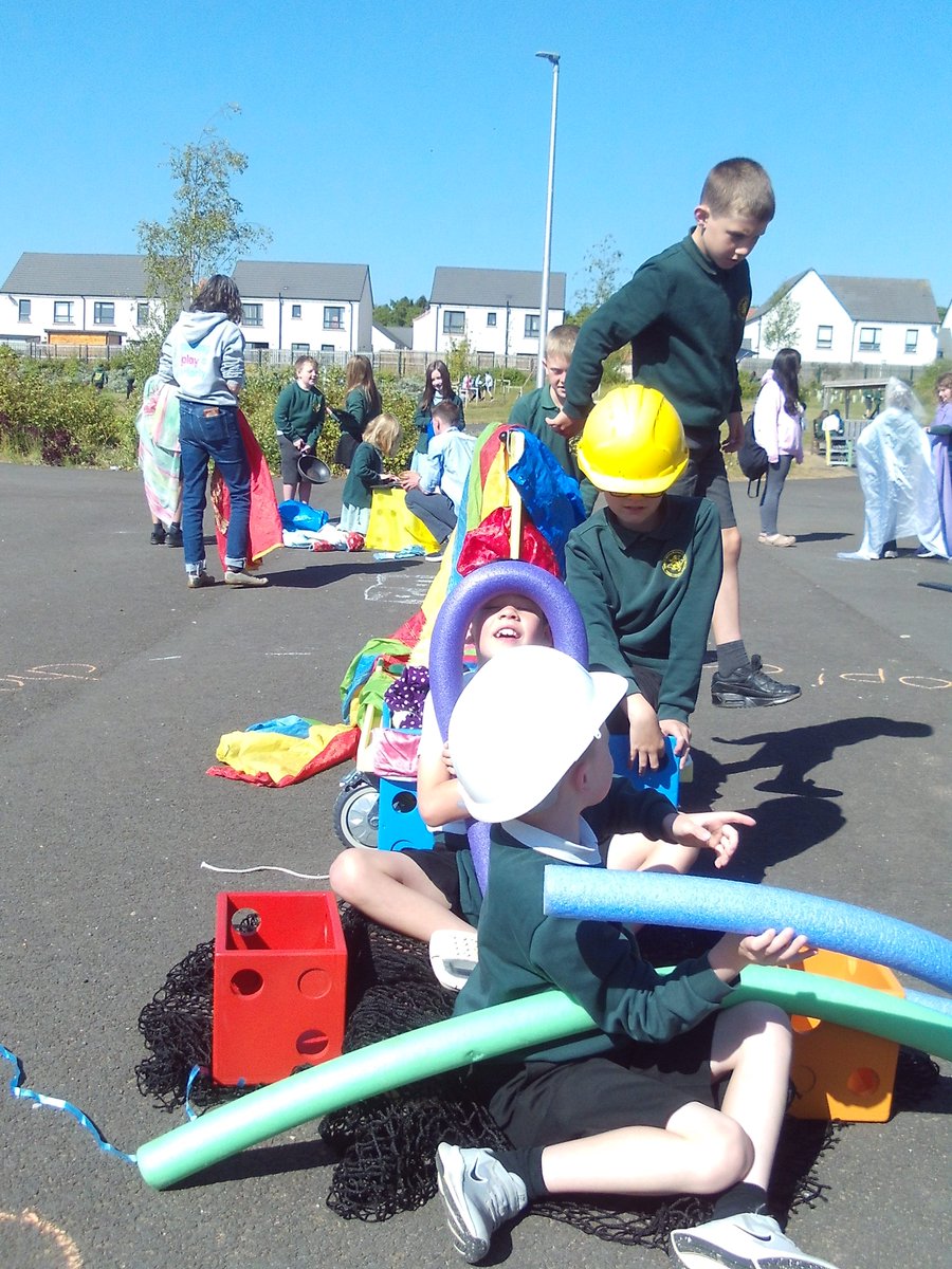 Experimenting with some new Loose Parts Play equipment! #article31 <a href="/ELoosepartsplay/">loosepartsplayEL</a>