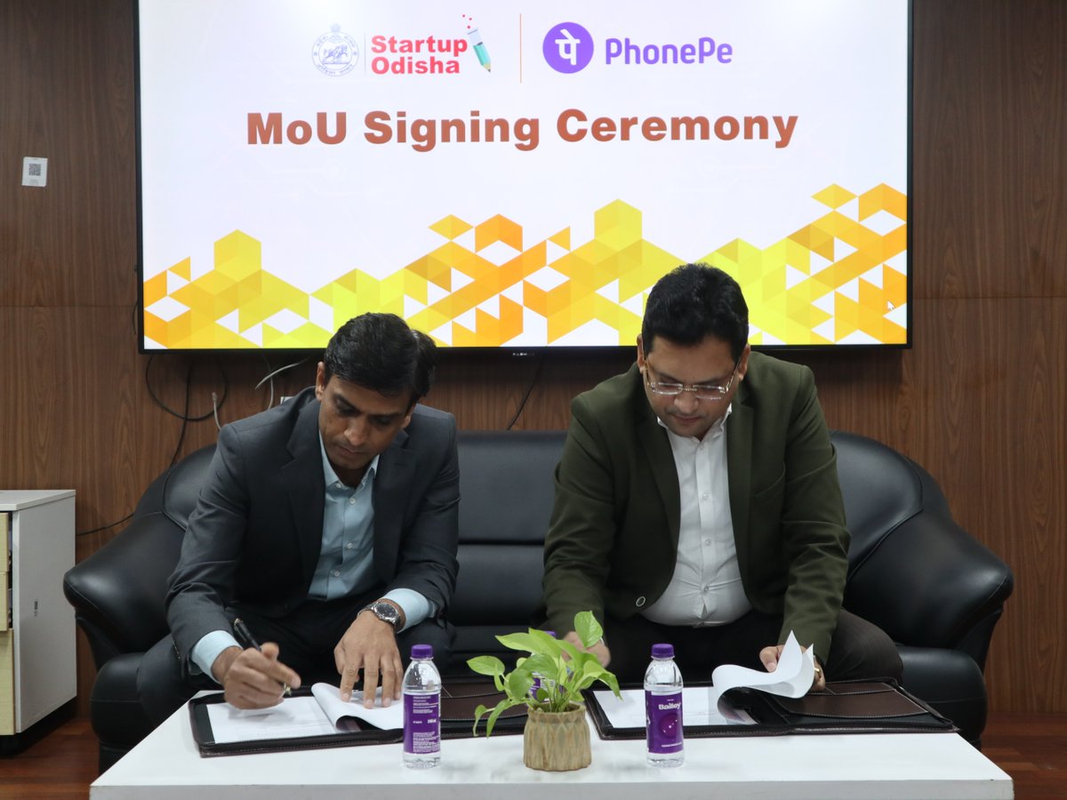 startup_odisha's tweet photo. Startup Odisha and PhonePe Private Limited signed an MoU, focusing on fostering innovation and nurturing the startup ecosystem in Odisha. 

#StartupOdisha #PhonePe #MoUSigning #OdishaStartups #OdishaEntrepreneurs #EmpoweringStartups #OHub #StartupIndia 

@CMO_Odisha @GokulanandaBJP @SecyChief @MsmeDepartment @startupindia @PhonePe @ys_shekhawat