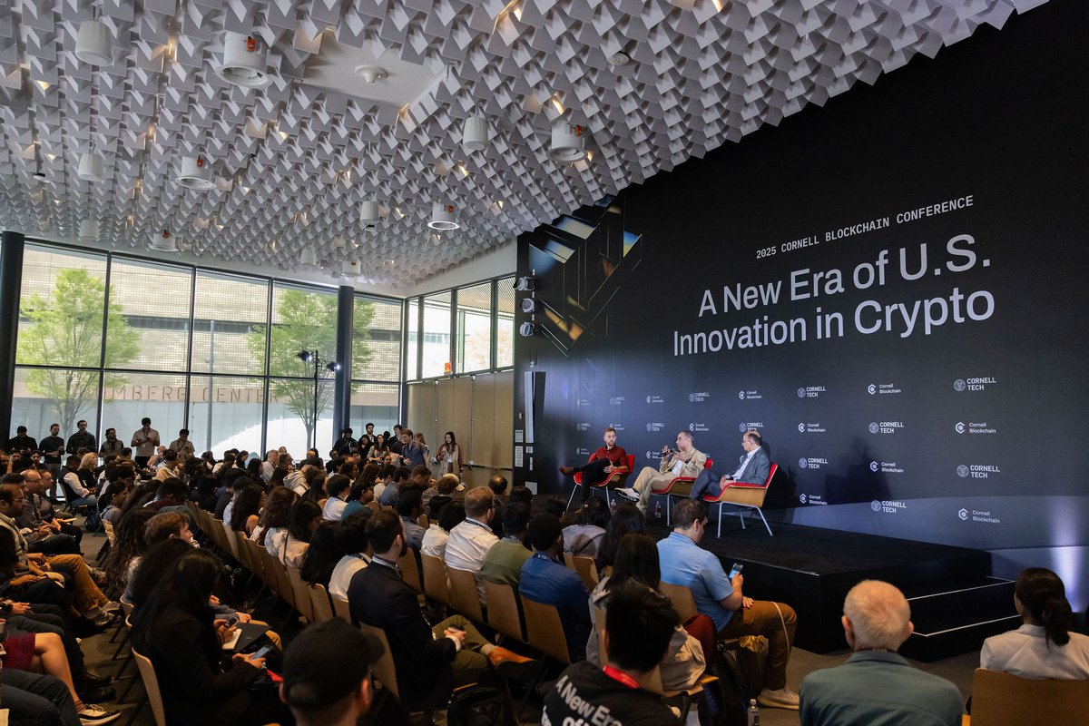 O2Eventworks's tweet image. Setting the stage with bold vinyl installs and sharp lighting ⭐

#StageLighting #NYCEvents #EventProduction