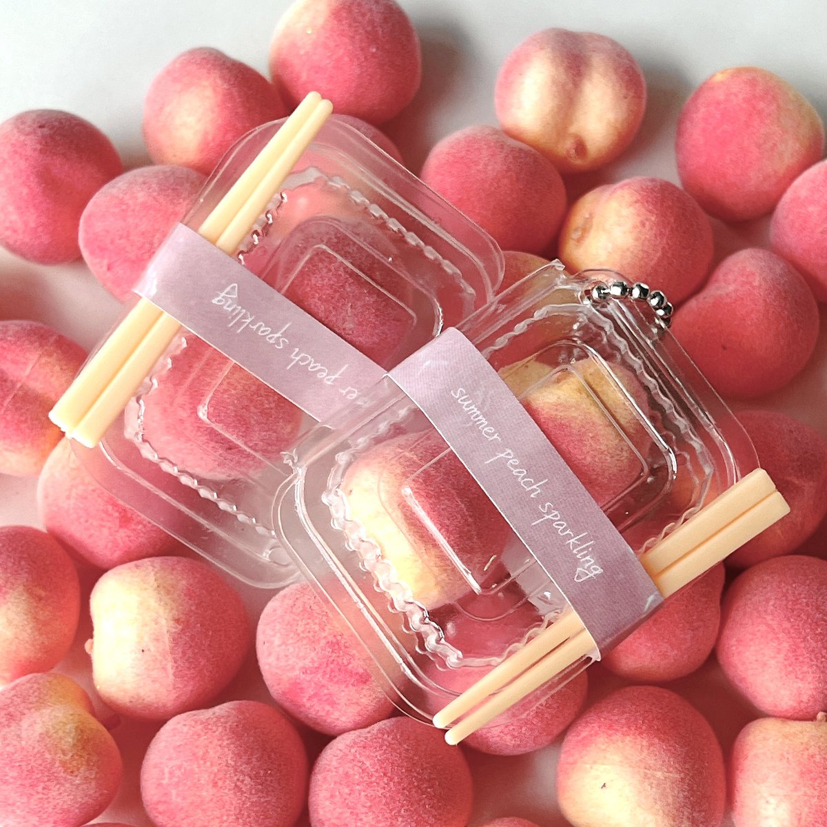 <여름 피치 스파클링> 출간 예정 기념 이벤트…🍑🫧
#rt 열 분에게 도서와 복숭아 키링을 보내드려요!

5/28(수) 출간 예정이며, 자세한 정보는 다음 주에 공개하겠습니다!^ㅡ^