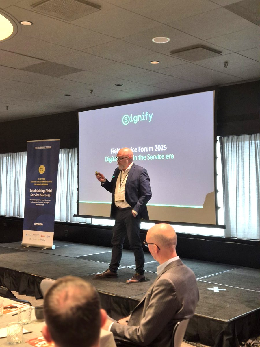 CopperbergAB's tweet image. Every part of #fieldservice is being transformed—quoting, tech support, scheduling, logistics.

But Kim Lyngaae (Signify) reminds us:
“Forget about the technology. It’s all about the customers.”

#FieldServiceForum #Digitalization #AI #FSM