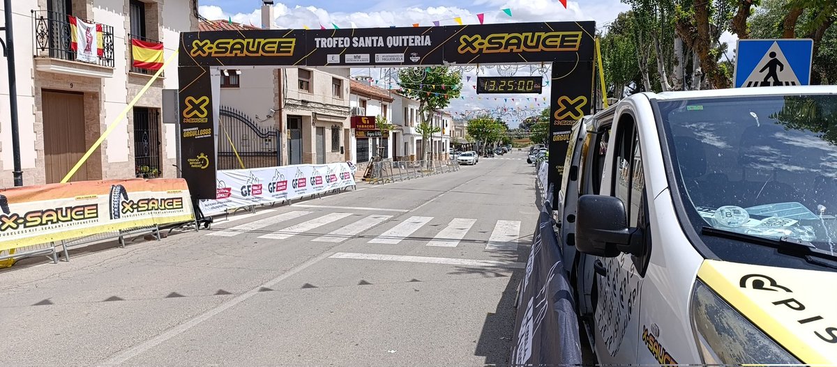 ElPeloton's tweet image. #Higueruela: En una hora arranca el Trofeo Santa Quiteria, de momento con tiempo soleado y mucho viento.