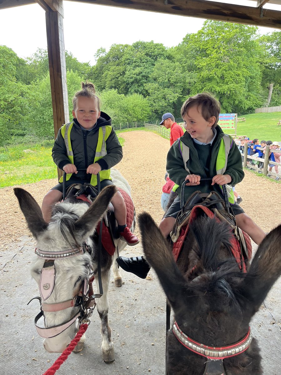 Donkey ride time! <a href="/stpetersfarn/">St.Peter's Farnworth 👩‍🎓💚💙❤️✨</a>