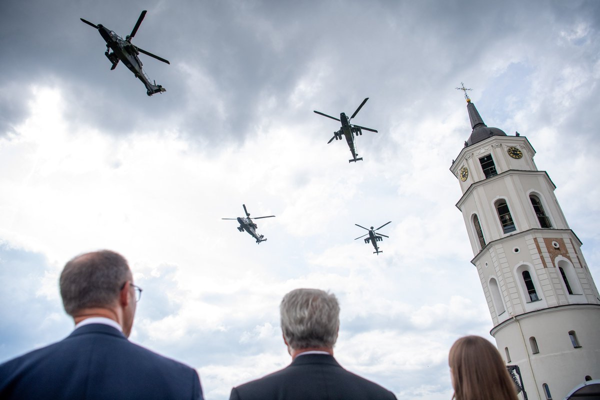 Together with @Bundeskanzler Friedrich Merz, we inaugurated the 45th German Armoured Brigade in Lithuania.

This is a significant step for 🇱🇹🇩🇪 bilateral relations, security and defence cooperation.

Most importantly, it shows Germany’s resolve to secure NATO external borders in