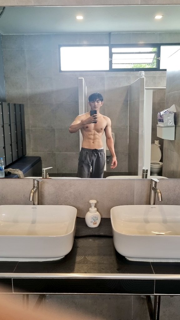 ออกกำลังกันหน่อยครับ เสร็จแล้วไปกินหมกรอบต่อ 55 #รับนวดผ่อนคลาย