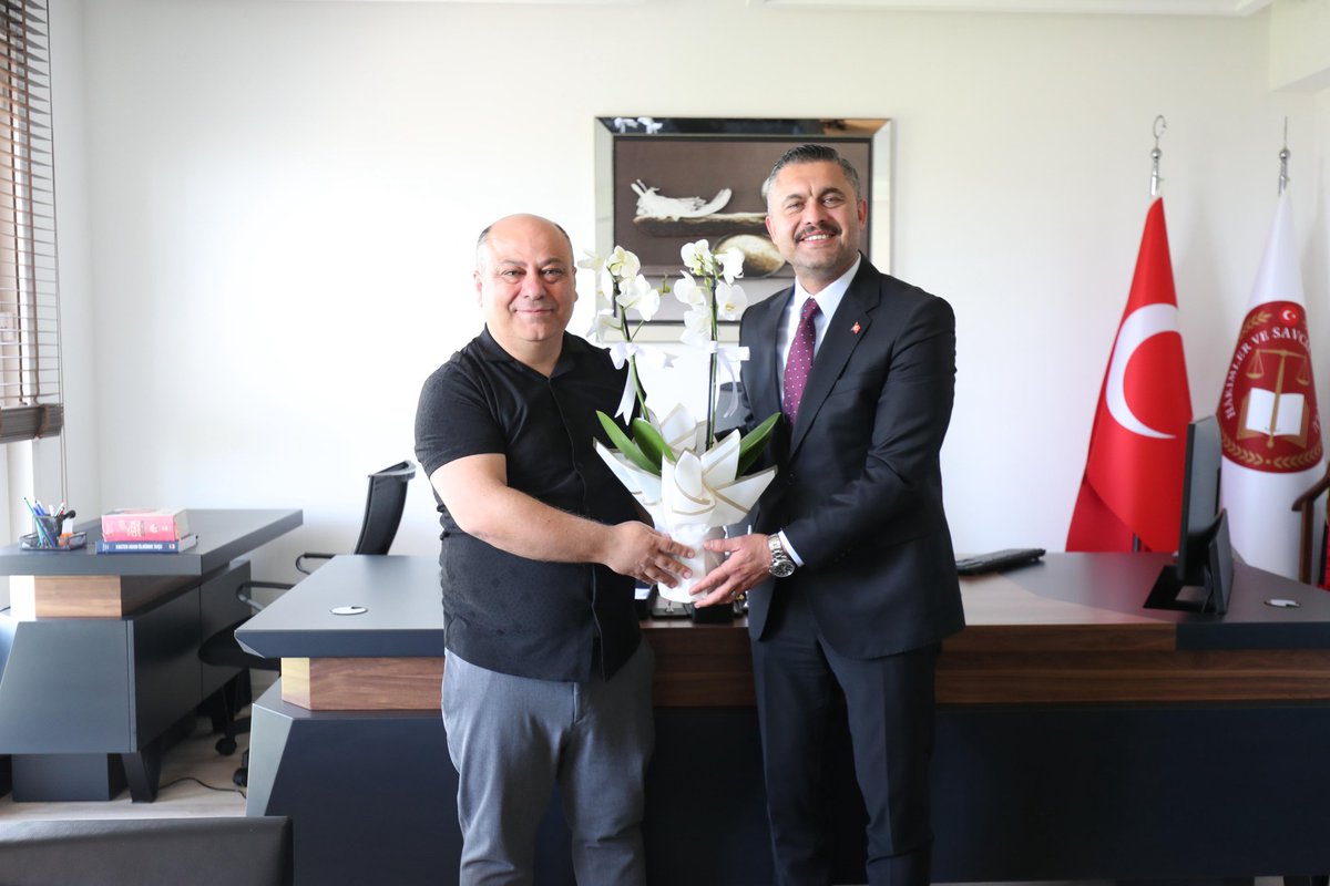 Şile Cumhuriyet Başsavcısı Sayın Mustafa Tekel'i makamında ziyaret ettik. 

Nazik ev sahiplikleri için kendilerine teşekkür ediyorum.