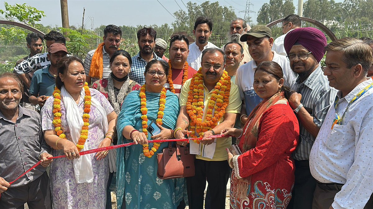 ChVikramR's tweet image. आज नारवाल से बहू किले तक सड़क ब्लैकटॉपिंग कार्य का शुभारंभ किया। ये सिर्फ एक सड़क नहीं, विकास की दिशा में एक ठोस कदम है। हमारा लक्ष्य है — हर गली, हर क्षेत्र तक मजबूत कनेक्टिविटी। 🚧✨  #VikasPath #BahuFortRoad