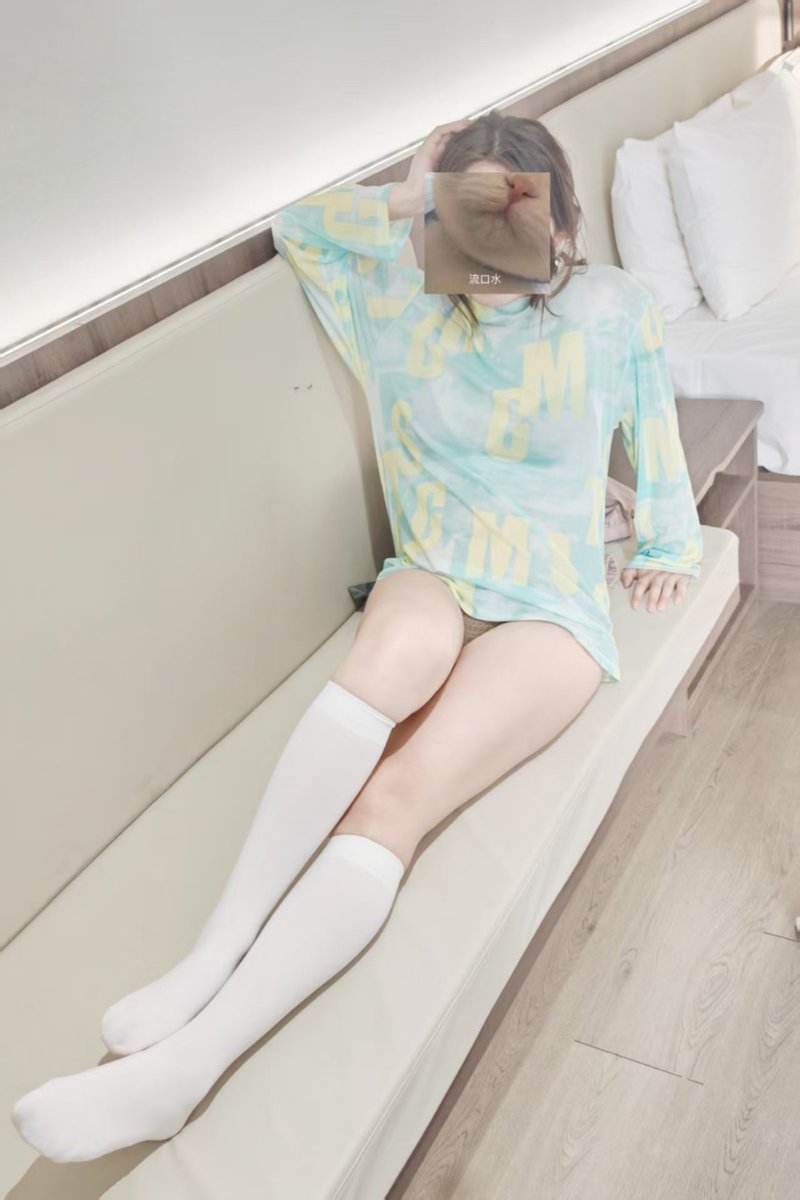 喜欢白色小腿袜胜过黑丝～