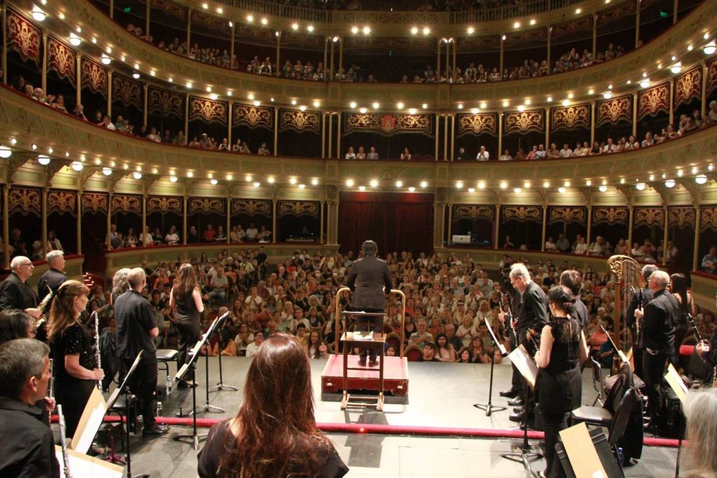 Teatro del Libertador (@tdellibertador) on Twitter photo En boletería (Vélez Sarsfield 365), se pueden solicitar entradas gratuitas para los conciertos de este 24 y 25 mayo: 𝑺𝒖𝒊𝒕𝒆 𝒅𝒆 𝒍𝒂 𝒃𝒖𝒆𝒏𝒂 𝒕𝒊𝒆𝒓𝒓𝒂, con la Banda Sinfónica y el Coro de Cámara de la Provincia.
cultura.cba.gov.ar/semana-de-mayo…
<a href="/AgCbaCultura/">Cultura CBA</a> <a href="/gobdecordoba/">Gobierno de Córdoba</a> En boletería (Vélez Sarsfield 365), se pueden solicitar entradas gratuitas para los conciertos de este 24 y 25 mayo: 𝑺𝒖𝒊𝒕𝒆 𝒅𝒆 𝒍𝒂 𝒃𝒖𝒆𝒏𝒂 𝒕𝒊𝒆𝒓𝒓𝒂, con la Banda Sinfónica y el Coro de Cámara de la Provincia.
cultura.cba.gov.ar/semana-de-mayo…
<a href="/AgCbaCultura/">Cultura CBA</a> <a href="/gobdecordoba/">Gobierno de Córdoba</a>