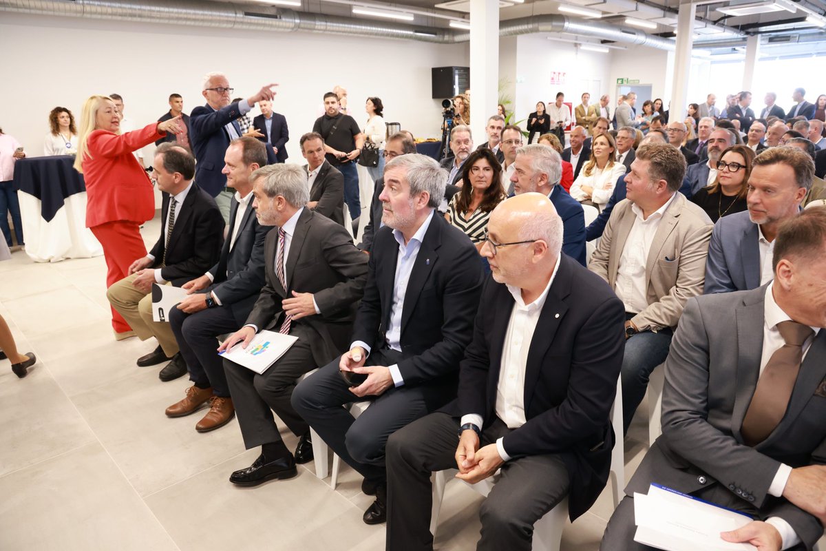 Transición Ecológica y Energía (@ecologicagobcan) on Twitter photo 🧑🏻💻 La viceconsejera, Julieta Schallenberg, asiste a la inauguración del nuevo Centro Tecnológico <a href="/AerolaserSystem/">Aerolaser System</a>
👉🏼 Un espacio dedicado a la innovación y que abre nuevas oportunidades para alianzas estratégicas en sectores clave como la energía o las telecomunicaciones. 🧑🏻💻 La viceconsejera, Julieta Schallenberg, asiste a la inauguración del nuevo Centro Tecnológico <a href="/AerolaserSystem/">Aerolaser System</a>
👉🏼 Un espacio dedicado a la innovación y que abre nuevas oportunidades para alianzas estratégicas en sectores clave como la energía o las telecomunicaciones.