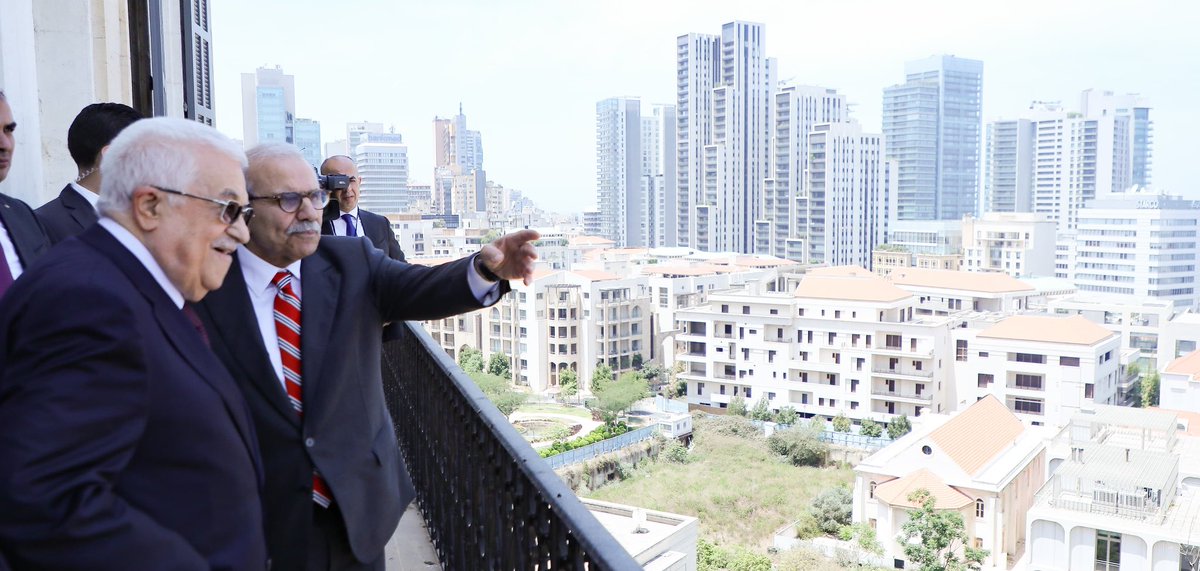 استقبلتُ فخامة الرئيس الفلسطيني محمود عباس في السراي الحكومي، في لقاء أخوي. واتفقنا على ان تعقد اللجنة اللبنانية–الفلسطينية المشتركة اول إجتماع لها غداً، لوضع جدول أعمال واضح لتنفيذ آلية حصر السلاح بيد الدولة بما فيه السلاح داخل المخيمات، ومناقشة ملف الحقوق المدنية للفلسطينيين في