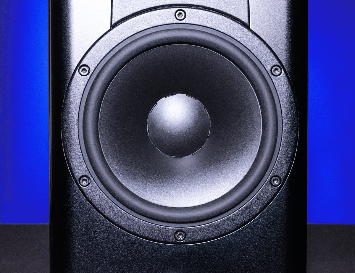 TEST: Paint it Black - So lautete offenbar die Devise bei Dynaudio, als sie sich dieses kompakten Klassikers annahmen. Doch hier ist deutlich ... l8r.it/3tKi

#hifitest #hifi #test #fairaudio #highend #stereo #audiotest #lautsprecher #loudspeaker #kompaktbox #Dynaudio