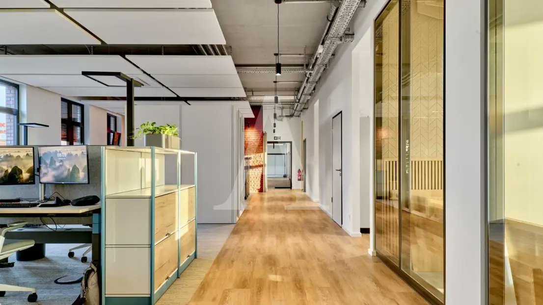 Sucht noch jemand eine Gewerbeimmobilie inkl. Youtube-Studio Mitnutzung in Köln? Wir haben etwas im Angebot: wbs.law/rundgang (dort dann in die 4. Etage "beamen"). Das Mietangebot seht ihr hier: immobilienscout24.de/expose/1569843… Anfragen gerne an mich direkt per privater Nachricht.