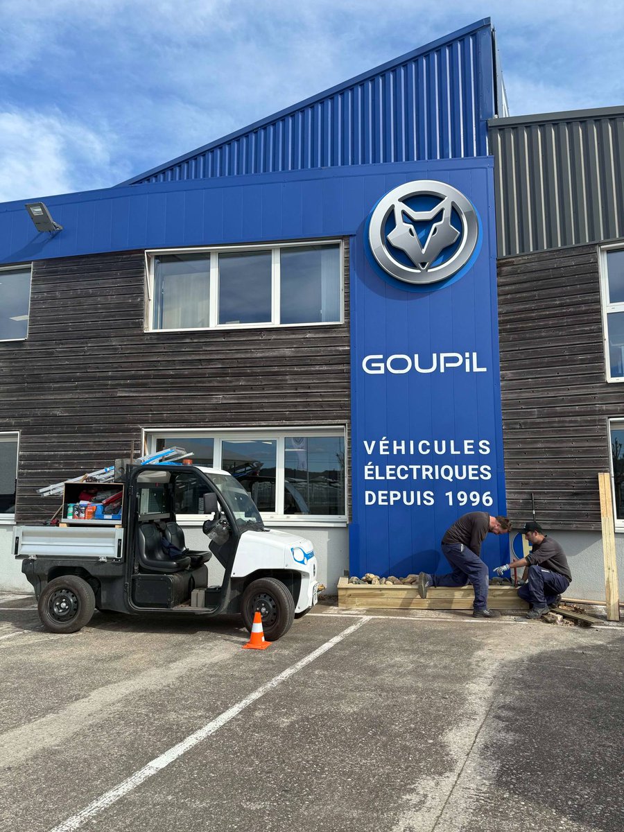 🛠️ Qui mieux que Goupil pour utiliser un Goupil ? 😄

Sur notre site de production à Bourran (47), le G2 accompagne notre équipe maintenance au quotidien !

Compacts, discrets et robustes, les utilitaires électriques Goupil sont parfaitement adaptés pour les sites industriels.