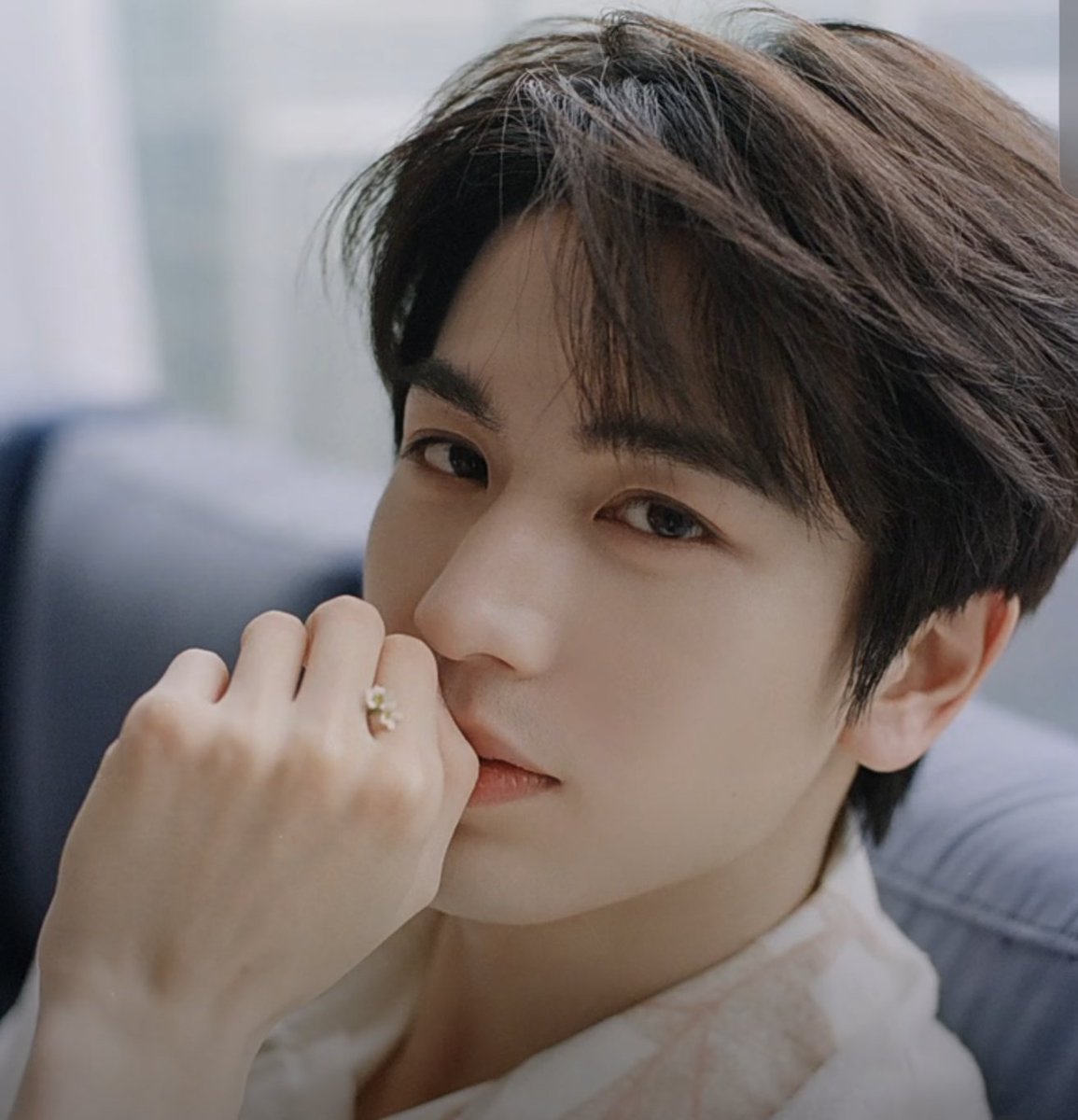 monster66moon's tweet photo. 最近非常认可的一张帅脸，帅得很权威🥰#张凌赫 #帅哥 https://t.co/fwiDqKK3FZ