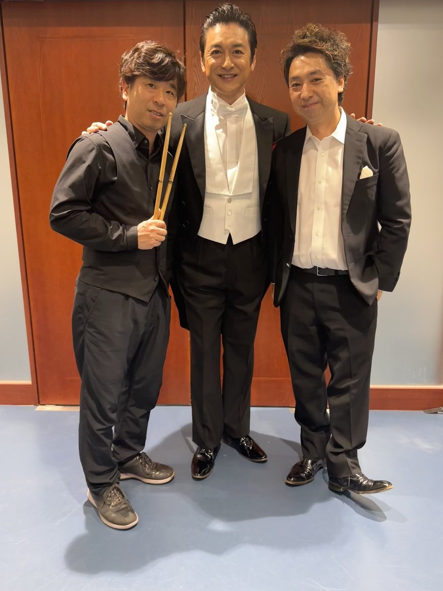 gonamalibu's tweet photo. 石丸幹二さん35周年記念オーケストラコンサート2025が無事に名古屋初日を終えました。

マエストロ円光寺先生にもお会いでき嬉しかったです！そしてドラムの萱谷亮一さん、そして新たにハープ高野麗音さんがくわあって最高のメンバーになりました

#石丸幹二 #円光寺雅彦 #中島剛 #萱谷亮一 #高野麗音 https://t.co/dzrlK9sQ0f