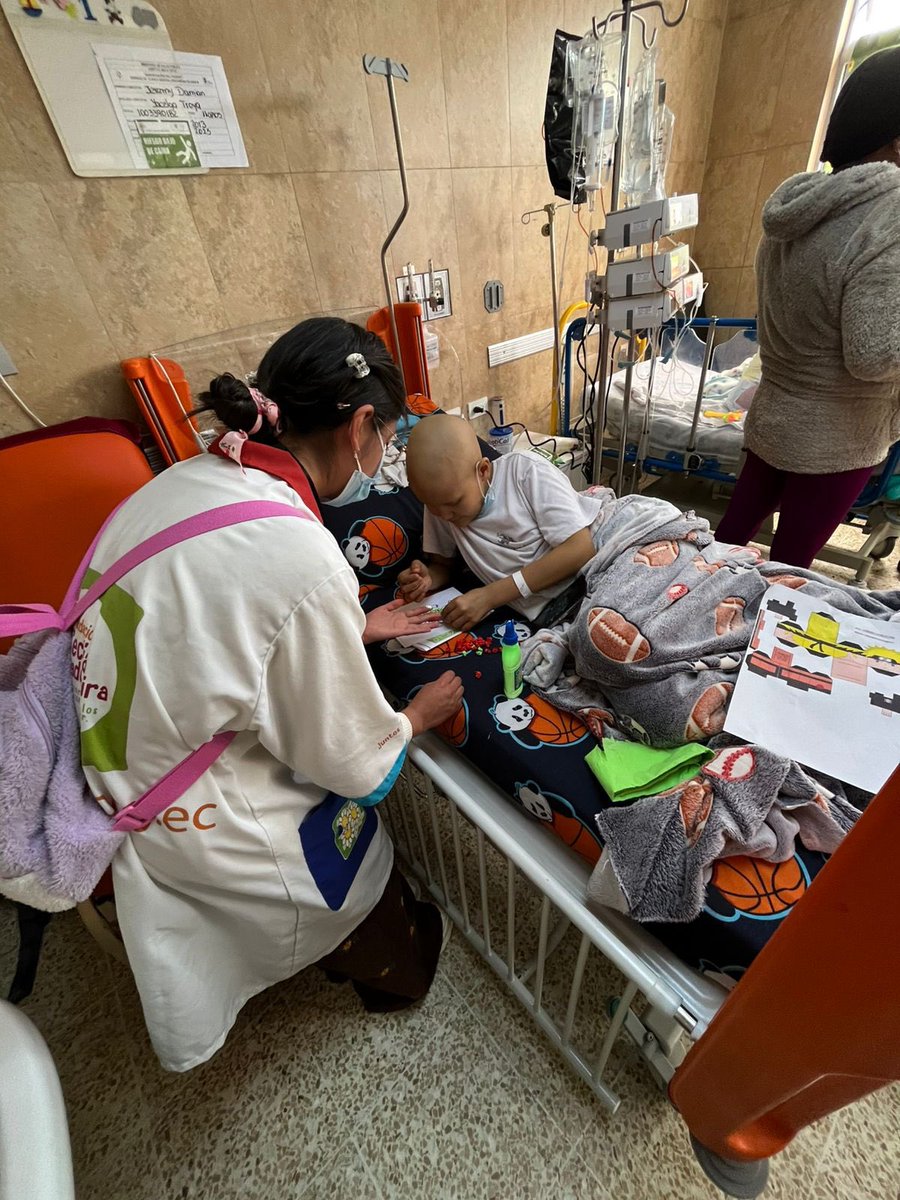 Cada visita de nuestros voluntarios en la Fundación es una chispa de alegría. Juegos, risas, dibujos y mucho amor transforman el día de los niños y sus familias. 🌈💖🧸

Gracias por recordarnos que la esperanza también se dibuja con sonrisas.
#VoluntariadoConCorazón #FCR