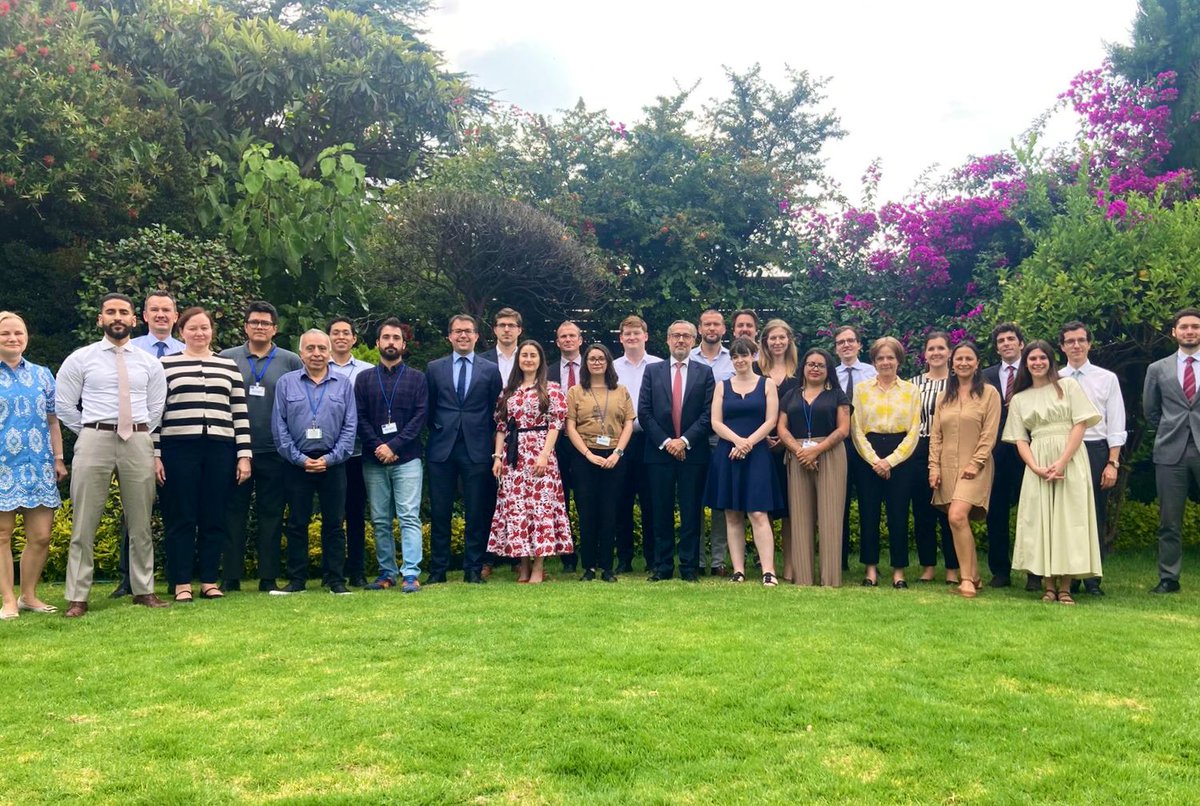 UEenMexico's tweet photo. El grupo para América Latina y el Caribe del Consejo de la UE 🇪🇺 (COLAC) sostuvo un encuentro con representantes de la sociedad civil mexicana 🇲🇽 para dialogar sobre cooperación en temas de #DerechosHumanos.

¡Muchas gracias por su tiempo y su trabajo! https://t.co/Fz1JRuIKky