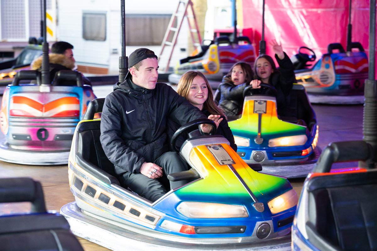 Chateauroux36's tweet photo. [#FoireExposition 🎡🎠] À l’occasion de la 101e Foire Exposition de Châteauroux, le parking du boulodrome se transforme en véritable terrain de jeux pour petits et grands !

🎢 Plus de 40 attractions vous attendent : manèges, jeux d’adresse, friandises… il y en a pour tout le monde !

🗓️ Rendez-vous tous les jours jusqu’au lundi 26 mai, de 14h à 20h  
📍 Parking du boulodrome – Parc des expositions de Belle-Isle à #Châteauroux.
🎉 Venez faire le plein de sensations et partager un moment festif en famille ou entre amis !