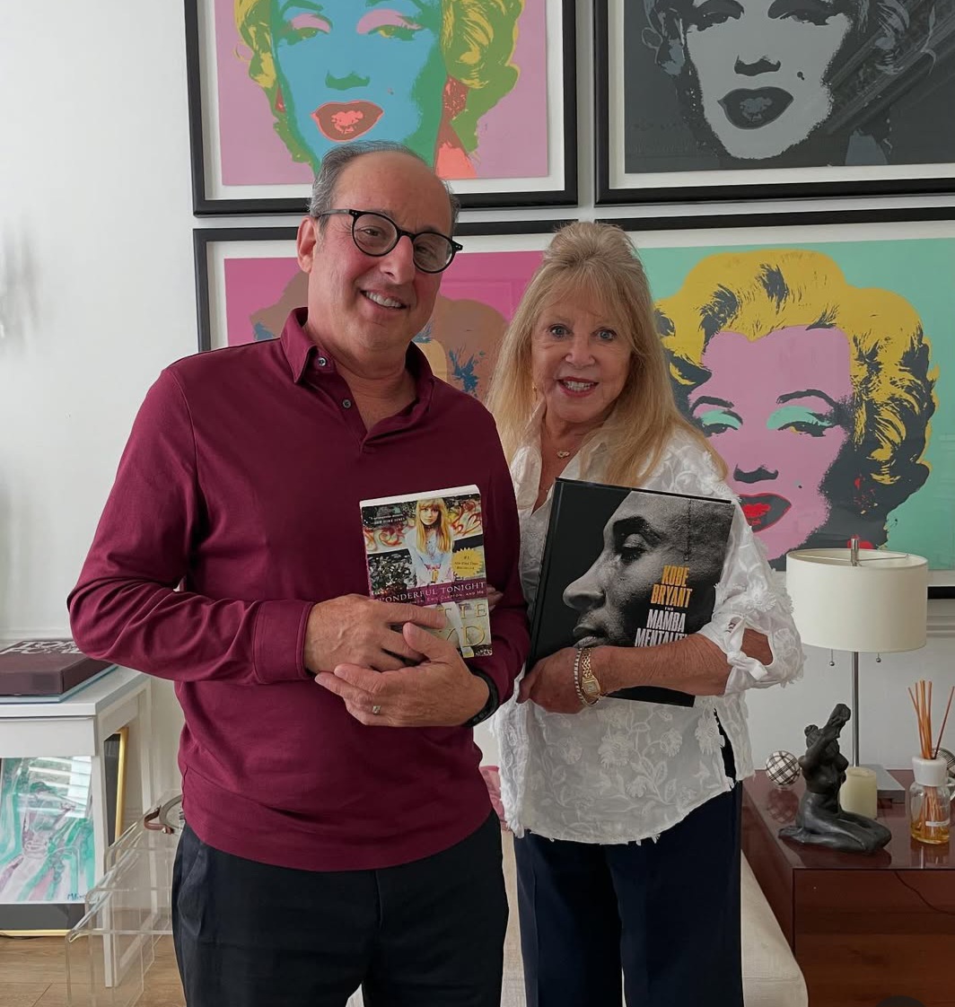 thepattieboyd's tweet image. I had the absolute pleasure of meeting Andrew D Bernstein this week. We exchanged books and chatted the day away! I'm sharing a couple of his Insta pics here. Thanks Andrew!