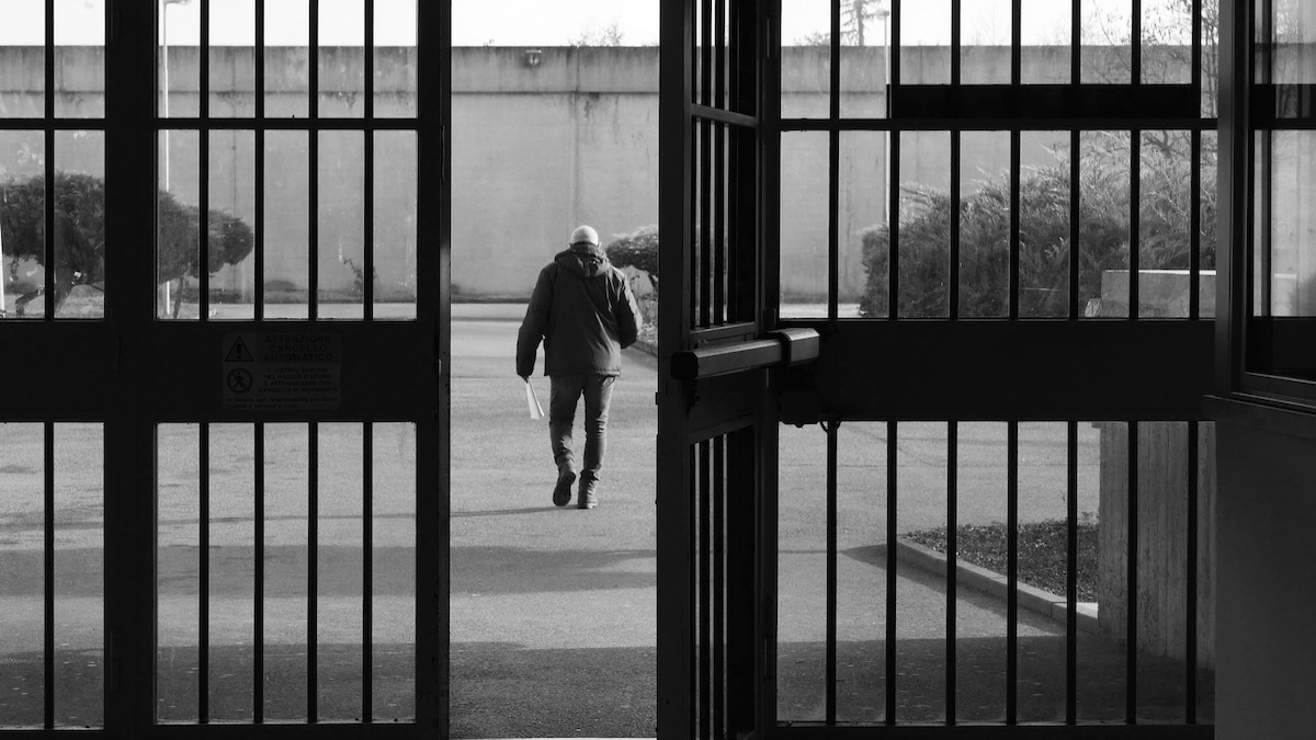Un bene che non passa mai. A Forlì una “strana compagnia” con detenuti ed ex carcerati. «Ho scoperto don Giussani e adesso è tra le mie nuove sentinelle», racconta uno di loro clonline.org/it/attualita/a…
📷 Margherita Lazzati/courtesy Galleria l’Affiche