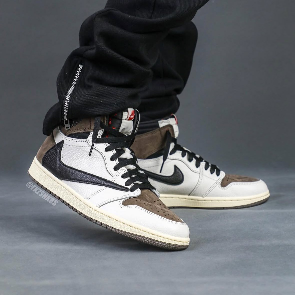 TRAVIS SCOTT × AIR JORDAN リバースモカ NIKE Travis Scott × Nike Air Jordan 1 Low「リバースモカ」レビュー