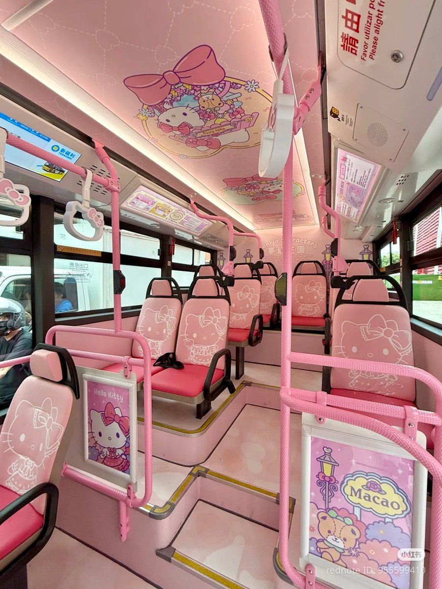 hello kitty bus