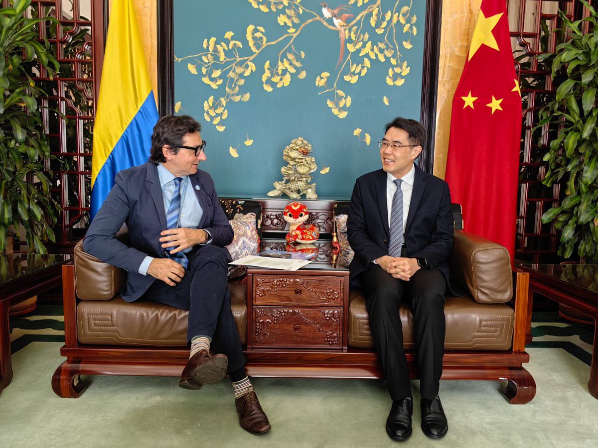 FAO Colombia (@fao_colombia) on Twitter photo 🍵 Hoy, en el #DíadelTé, compartimos con el Embajador de China 🇨🇳 , Zhu Jingyang, para conversar sobre oportunidades derivadas de la participación de 🇨🇴 en el Foro China-CELAC, la iniciativa Mano de la Mano de <a href="/FAO/">Food and Agriculture Organization</a> y el fortalecimiento de la Cooperación Sur-Sur y Triangular. 🤝 🍵 Hoy, en el #DíadelTé, compartimos con el Embajador de China 🇨🇳 , Zhu Jingyang, para conversar sobre oportunidades derivadas de la participación de 🇨🇴 en el Foro China-CELAC, la iniciativa Mano de la Mano de <a href="/FAO/">Food and Agriculture Organization</a> y el fortalecimiento de la Cooperación Sur-Sur y Triangular. 🤝