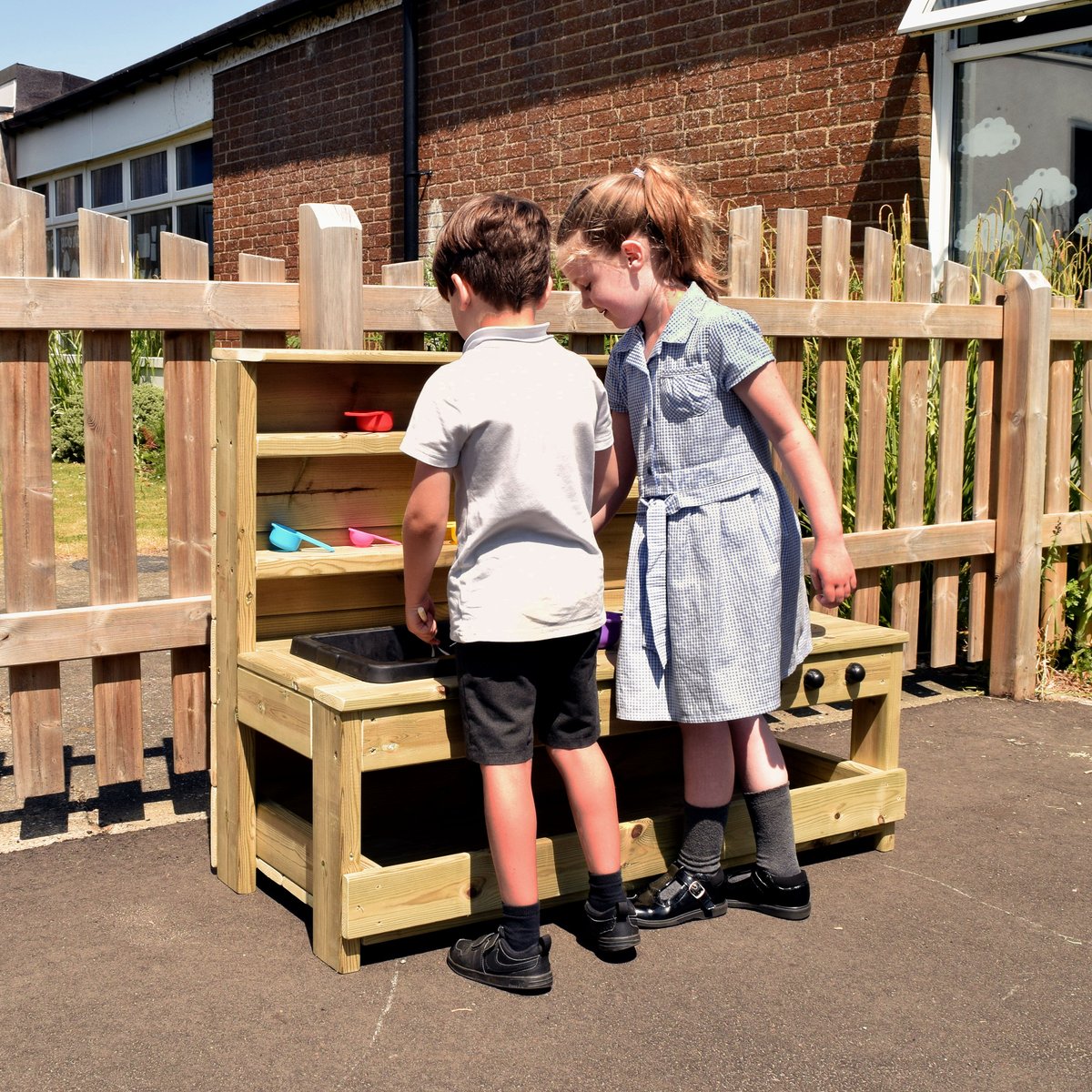 NewbyLeisureLtd's tweet image. Mini Mud Kitchen 🧑‍🍳

A fantastic, freestanding resource for mixing, mashing, and creating mud potions 🧪

Inclusive of a hob, sink and shelving, there is plenty of space to store kitchen equipment! ✅

Buy online 👇

shorturl.at/duB1X

#playgroundresources