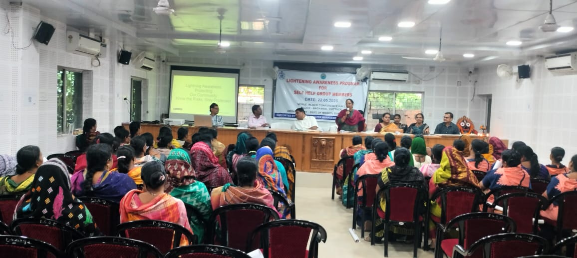 deoc_cuttack's tweet photo. Lightning Awareness training aimed at sensitizing Self Help Group members, this initiative will empower SHG members. This innovative program aims to enhance skills and foster collaboration among participants, boosting community growth and resilience. https://t.co/U1fQ8nsKod