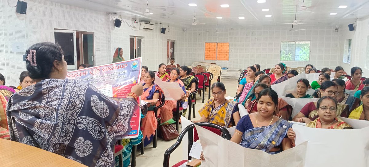 deoc_cuttack's tweet photo. Lightning Awareness training aimed at sensitizing Self Help Group members, this initiative will empower SHG members. This innovative program aims to enhance skills and foster collaboration among participants, boosting community growth and resilience. https://t.co/U1fQ8nsKod