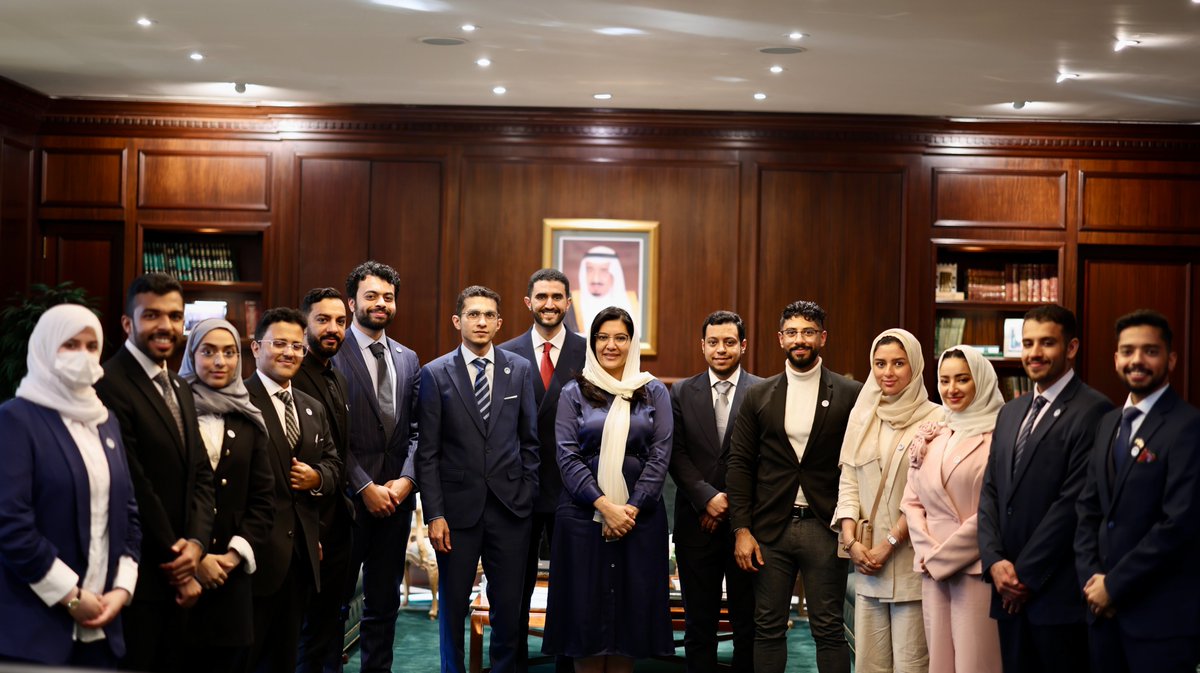 يسعدنا أن نرحب بعودة مشاركي برنامج القادة السعوديين الشباب (SYLEP) إلى المملكة! أمضى أربعة عشر قائدًا رياديًا ثلاثة أسابيع في 🇺🇸 ضمن برنامج الزائر الدولي القيادي <a href="/StateIVLP/">IVLP</a> مما أسهم في تعزيز التعاون بين 🇺🇸 و🇸🇦. نشكر صاحبة السمو الملكي <a href="/rbalsaud/">Reema Bandar Al-Saud</a> على لقائها بهم خلال البرنامج.