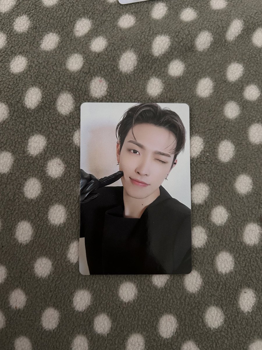 mikaaing's tweet photo. i have some selling to do after my comeback from korea #ateezphotocard and #ENHYPEN up for sale! please dm me for prices and offers. #nikkiphotocard can sell like this or with the album as well. https://t.co/D7YxMnEHGf