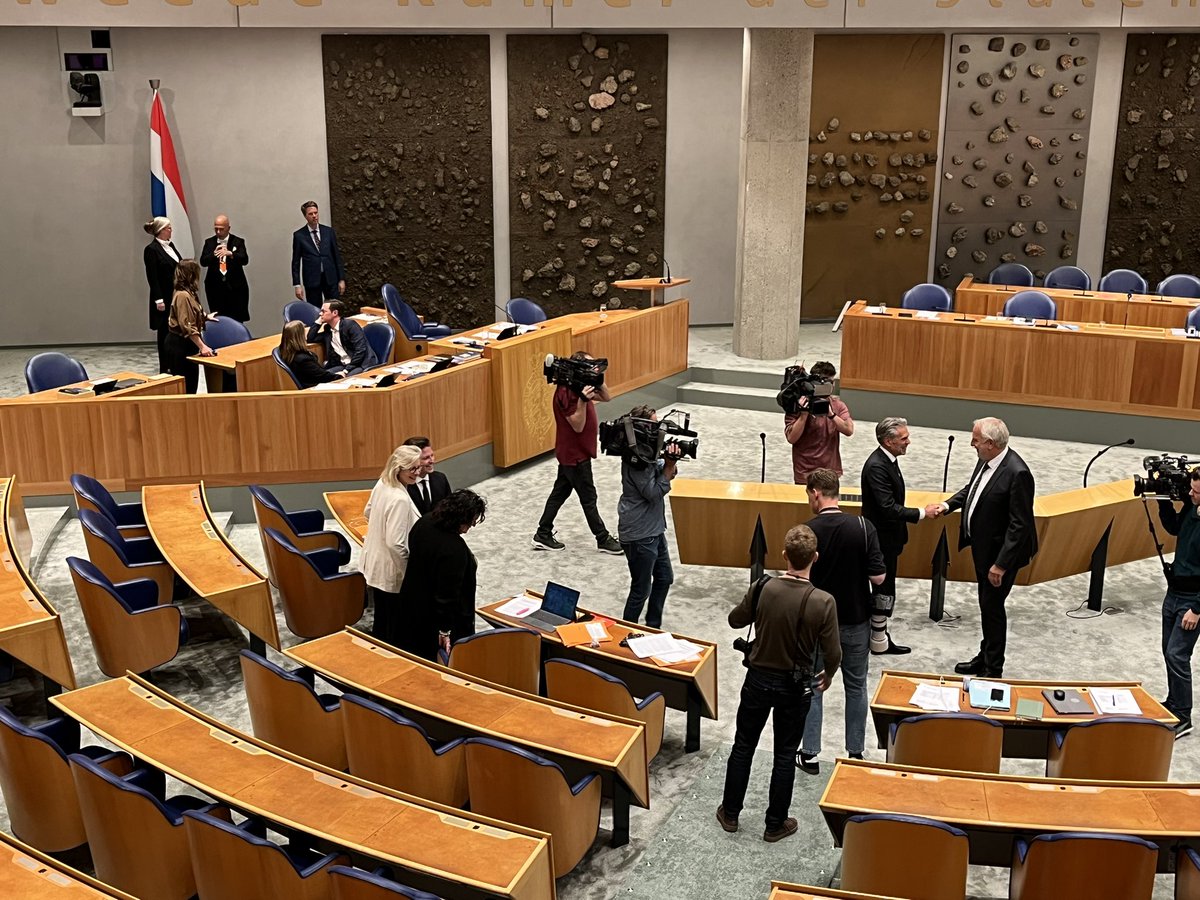 Debat over stikstofcommissie MCEN begint. <a href="/MinPres/">Dick Schoof</a> Dick Schoof maakt eerst een voorstelrondje.