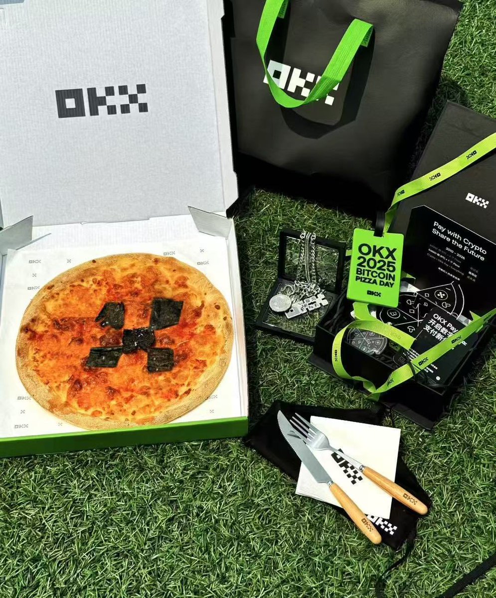 aliciafights's tweet photo. 小A你也是好起来了 能吃到 @okx 的Pizza了

2010 ～ 2025 🍕
10000 枚 BTC = 2个Pizza    是过去
0.0001 枚 BTC ≈ 1个Pizza   是现在
Crypto + OKX Pay = Everything   是未来

感谢@Mercy_okx @okx @wallet 
今天正好星期四 揪三个转赞评送KFC 
星期六开❤️ https://t.co/m5AqFgZqJj