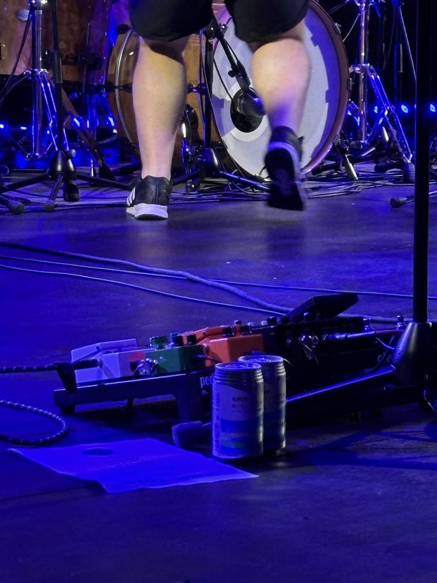 apoponta's tweet image. イギリスのナショナルデーだった万博行ってきたー。Strawberry GuyとPanic Over 見れた。色んなイベントやってるけど、案内が無いからお客さんも少なくてかわいそうやったな。もったいない。エフェクターはIrish colour やね。#strawberryguy #panicover