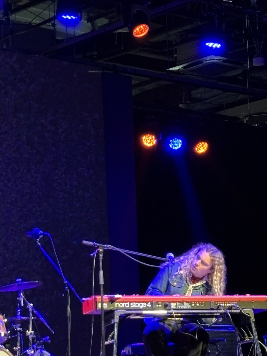 apoponta's tweet image. イギリスのナショナルデーだった万博行ってきたー。Strawberry GuyとPanic Over 見れた。色んなイベントやってるけど、案内が無いからお客さんも少なくてかわいそうやったな。もったいない。エフェクターはIrish colour やね。#strawberryguy #panicover