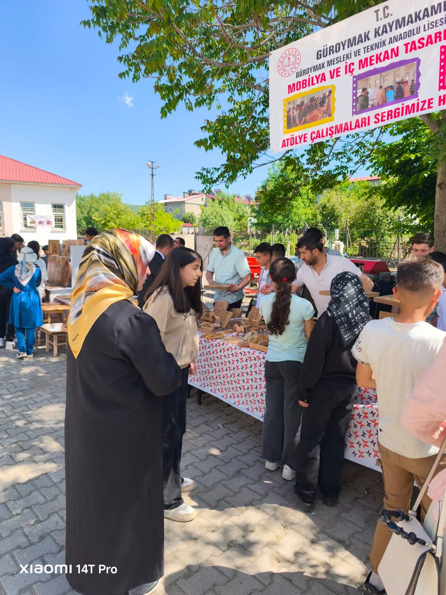 Güroymak  Mesleki ve Teknik Anadolu Lisesinde Mesleki ve Teknik Eğitim tanıtım faaliyetleri kapsamında özellikle ortaokul öğrencilerinin ziyaret etmeleri için yıl sonu sergisi düzenlendi.
<a href="/tcmeb/">Millî Eğitim Bakanlığı</a> <a href="/Yusuf__Tekin/">Yusuf Tekin</a> <a href="/Bitlis_Mem/">Bitlis İl Milli Eğitim Müdürlüğü</a> <a href="/kayavedat7580/">Vedat Kaya</a> <a href="/gurkaymakam/">Güroymak Kaymakamlığı</a>