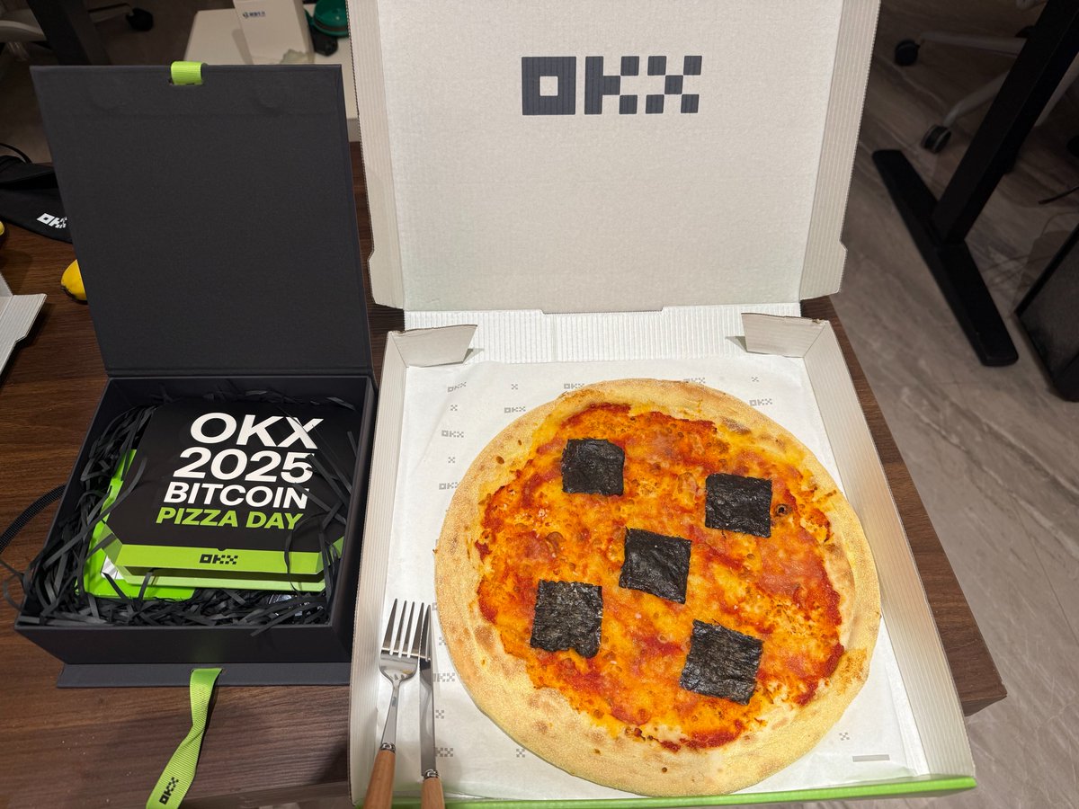 晒图文案可以用这个，嘿嘿👇
2010 ～ 2025  
10000 枚 BTC = 2个Pizza    是过去 
0.0001 枚 BTC ≈ 1个Pizza   是现在 
Crypto + OKX Pay = Everything   是未来🍕
<a href="/mia_okx/">Mia米粒儿🩵</a> 
#OKXPizzaDay