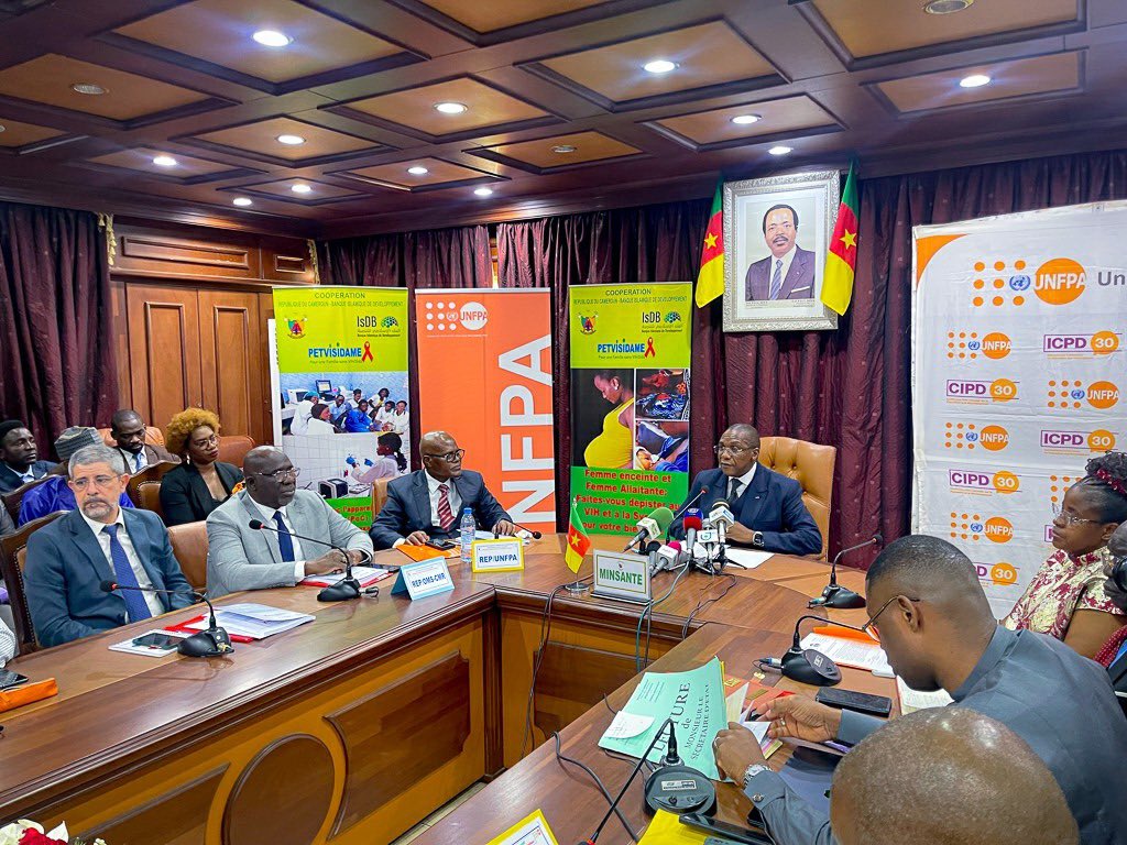 UNFPACameroon's tweet photo. #Sagefemmes: Le 🇨🇲 se dote d’un nouveau Cadre Normatif pour la formation des sage-femmes à l’initiative @MinsanteCMR grâce aux fonds @isdb_group &amp; l’appui technique de UNFPA. 

La démarche garantit une formation de qualité des sage-femmes afin d’éliminer la #MortalitéMaternelle. https://t.co/QSLE9cMQu4