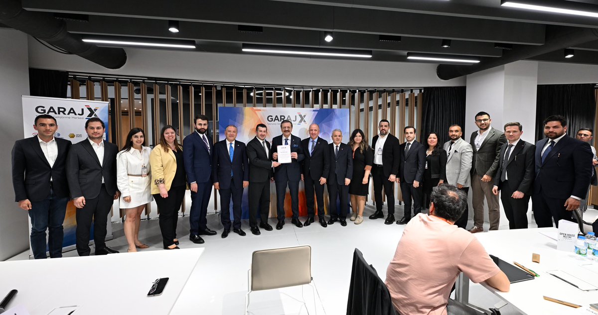 Girişimcilik ekosisteminin paydaşlarını bir araya getiren Garaj X Teknoloji Geliştirme Merkezi’nin açılışında genç girişimcilerimizle bir araya geldik. 

Ankara Ticaret Odası, Ankara Sanayi Odası, Ankara Ticaret Borsası, TOBB Ekonomi ve Teknoloji Üniversitesi ve TOBB Ankara Genç