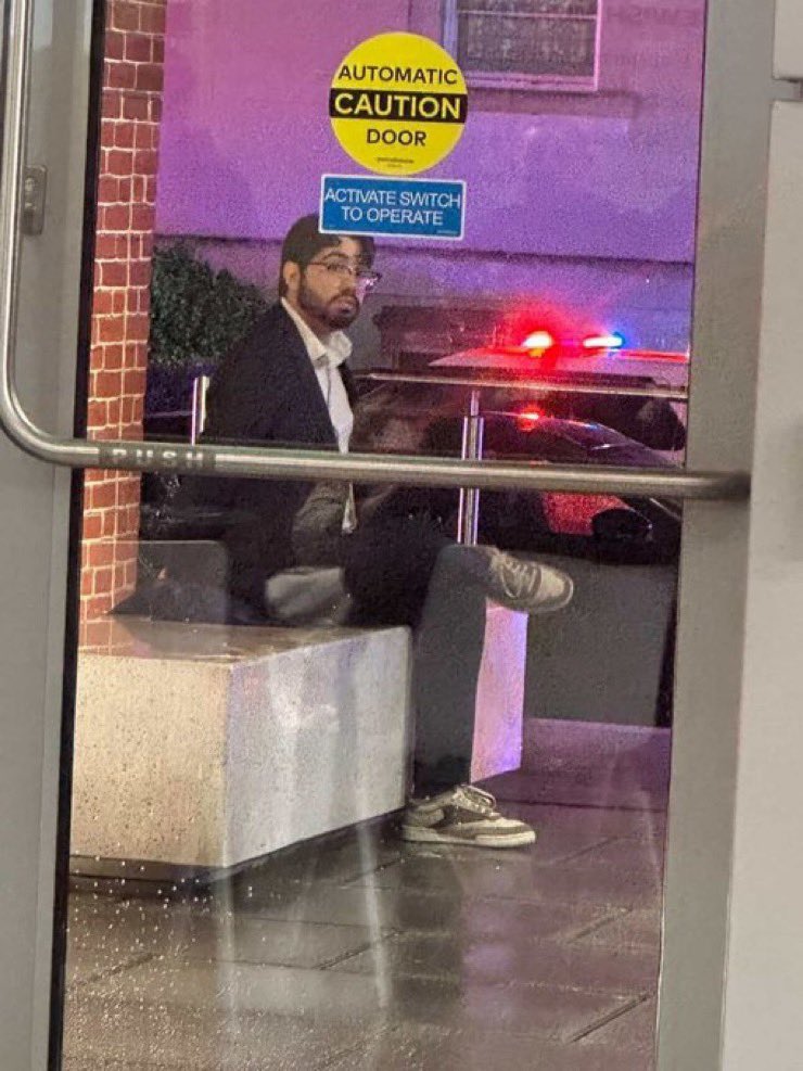 realstewpeters's tweet image. How much did Mossad pay this guy?