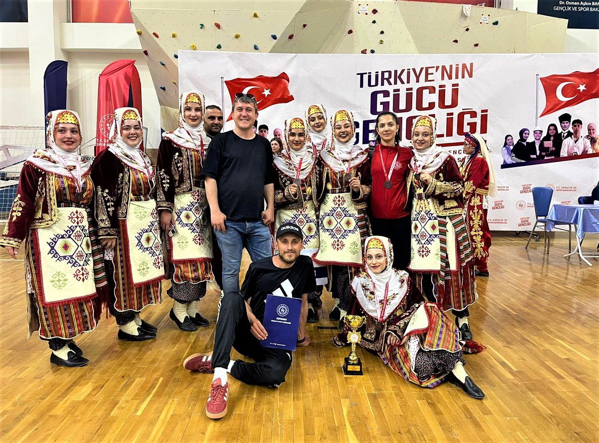 GSB Kırşehir Yurtları (@kirsehirkygm) on Twitter photo 📍GSB Kırşehir Yurtları
#Yurtlig 19 22 Mayıs tarihleri arasında Adıyaman iline düzenlenen Halkoyunları yarışmada Türkiye üçüncüsü oldu. Ekibimizi tebrik eder, başarılarının devamını dileriz. 🤗🏢🥉👏
<a href="/gencliksporbak/">Gençlik ve Spor Bakanlığı 🇹🇷</a>
<a href="/OA_BAK/">Dr. Osman Aşkın Bak</a> 📍GSB Kırşehir Yurtları
#Yurtlig 19 22 Mayıs tarihleri arasında Adıyaman iline düzenlenen Halkoyunları yarışmada Türkiye üçüncüsü oldu. Ekibimizi tebrik eder, başarılarının devamını dileriz. 🤗🏢🥉👏
<a href="/gencliksporbak/">Gençlik ve Spor Bakanlığı 🇹🇷</a>
<a href="/OA_BAK/">Dr. Osman Aşkın Bak</a>
