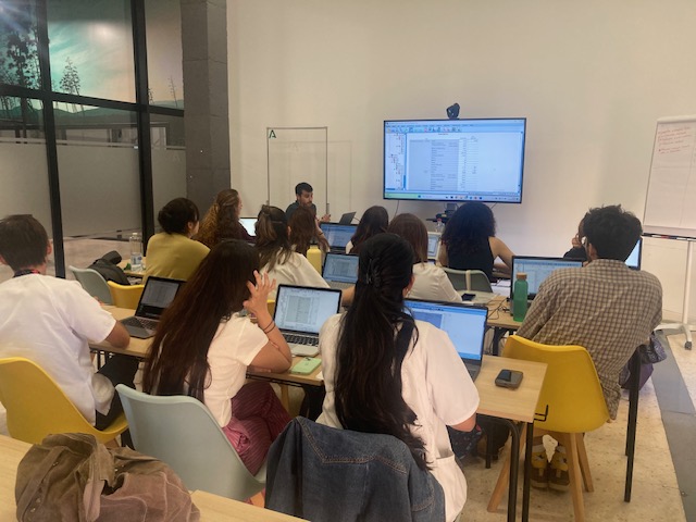 🎉¡Objetivo cumplido! 
📊Curso de manejo de herramientas de análisis estadístico 
👉Agradecemos a docentes y discentes su dedicación en esta formación clave para la investigación en salud.
🔝Ahora, más preparados/as para impulsar la Estrategia de Innovación Horizonte Europa 2027
