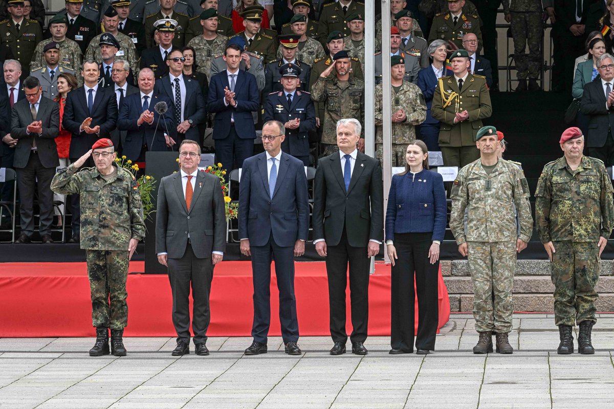 Lithuanian MOD 🇱🇹 (@lithuanian_mod) on Twitter photo 🇱🇹❤️🇩🇪
Despite the rain, a large crowd gathered in Vilnius’ Cathedral Square for the historic inauguration of a German brigade in Lithuania.
As 🇱🇹DefMin <a href="/DSakaliene/">Dovilė Šakalienė</a> said: we are no longer alone – every inch of our land will be protected and defended with our allies. 🇱🇹❤️🇩🇪
Despite the rain, a large crowd gathered in Vilnius’ Cathedral Square for the historic inauguration of a German brigade in Lithuania.
As 🇱🇹DefMin <a href="/DSakaliene/">Dovilė Šakalienė</a> said: we are no longer alone – every inch of our land will be protected and defended with our allies.